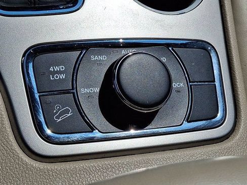 Used 2017 Jeep Grand Cherokee Limited AWD/4WD image 29