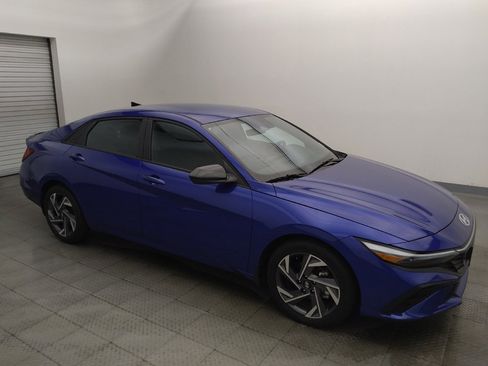Used 2025 Hyundai Elantra Sport FWD image 11