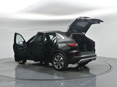 Used 2025 Ford Escape Platinum w/ Premium Technology Package image 37