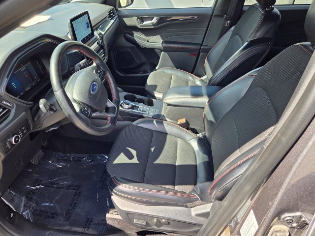 Certified 2025 Ford Escape ST-Line Select AWD/4WD image 26