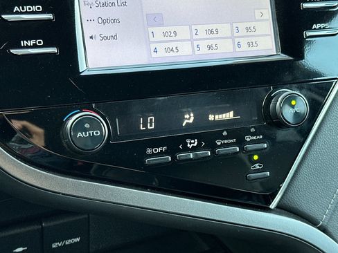 Certified 2018 Toyota Camry SE image 19