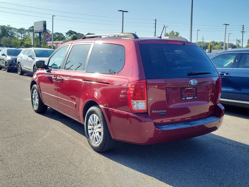 Used 2011 Kia Sedona LX FWD image 4