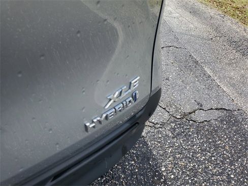 Used 2024 Toyota Sienna XLE image 7