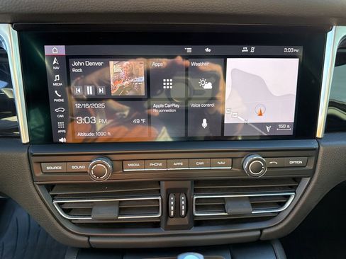 Used 2021 Porsche Macan S image 25