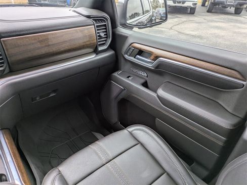 Used 2022 Chevrolet Silverado 1500 High Country w/ Technology Package image 16