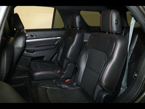 Used 2018 Ford Explorer Sport image 19