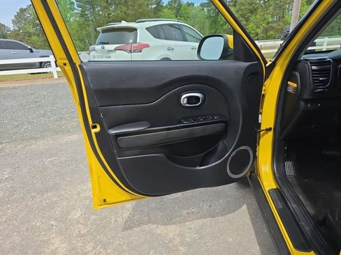 Used 2015 Kia Soul ! FWD image 31