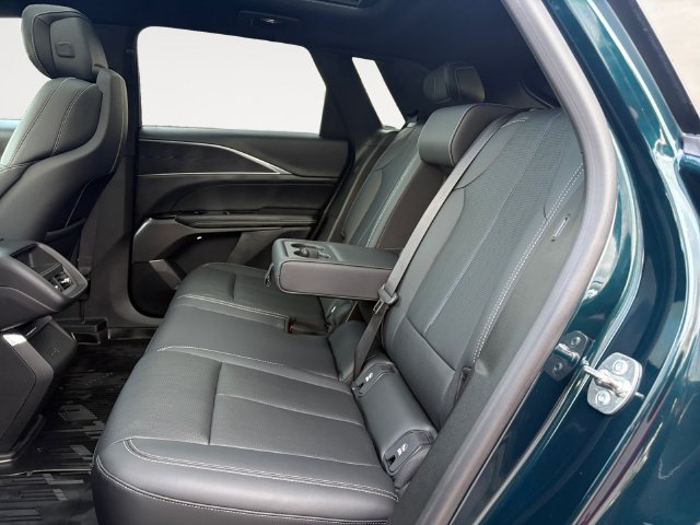 Used 2024 Cadillac Lyriq Luxury w/ LPO, Floor Liner Package AWD/4WD image 13