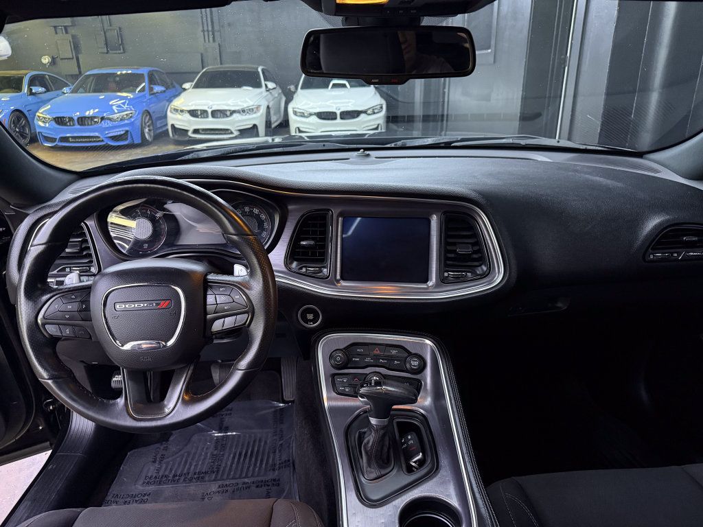 Used 2018 Dodge Challenger R/T w/ Driver Convenience Group RWD image 17