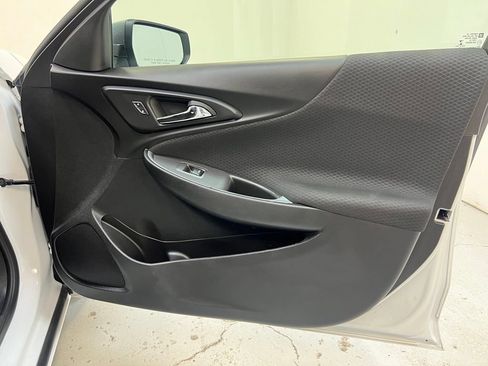Used 2025 Chevrolet Malibu LS FWD image 32