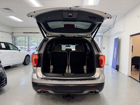 Used 2018 Ford Explorer Limited image 22