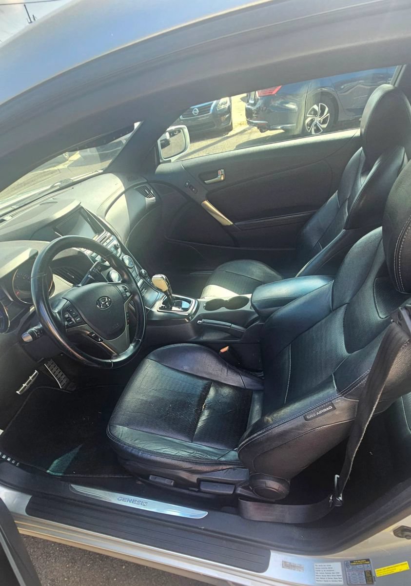 Used 2013 Hyundai Genesis 3.8 RWD image 4