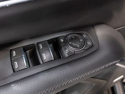 Used 2025 GMC Yukon Denali image 15