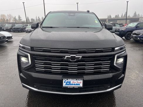 Used 2025 Chevrolet Suburban High Country image 2