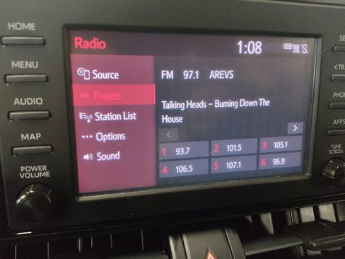 Used 2019 Toyota RAV4 LE FWD image 25