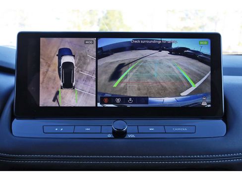 Used 2025 Nissan Rogue SL w/ Tech Package image 23