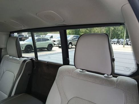 Used 2025 RAM 1500 Laramie AWD/4WD image 21