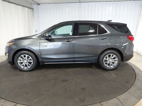 Used 2018 Chevrolet Equinox LT image 2