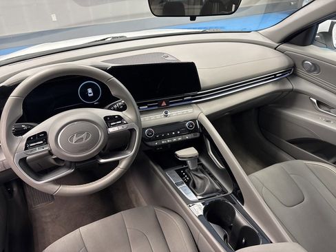 Used 2025 Hyundai Elantra SEL image 22