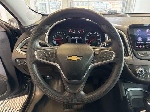 Used 2020 Chevrolet Malibu LT image 16