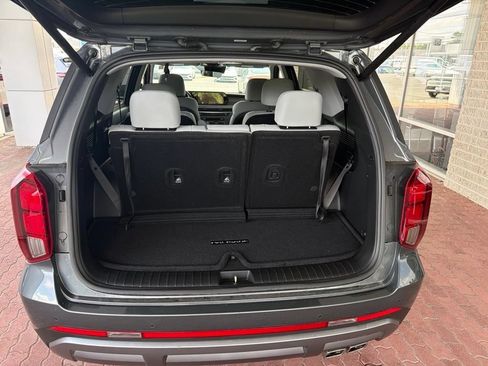 Used 2025 Hyundai Palisade SEL FWD image 14
