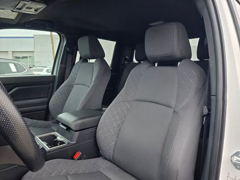 Used 2025 Toyota Tacoma SR5 AWD/4WD image 13