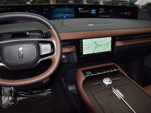New 2026 Lincoln Navigator Reserve AWD/4WD image 34