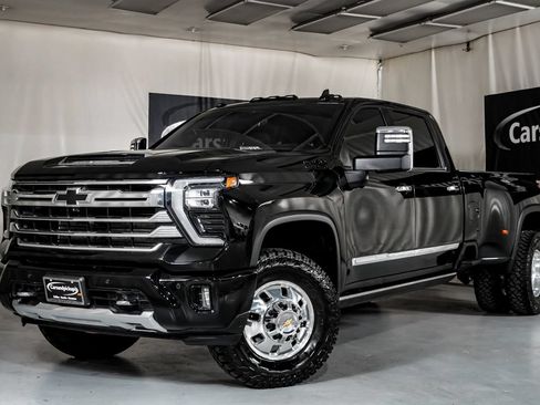 Used 2025 Chevrolet Silverado 3500 High Country w/ Technology Package AWD/4WD image 4