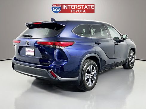Used 2022 Toyota Highlander XLE image 7