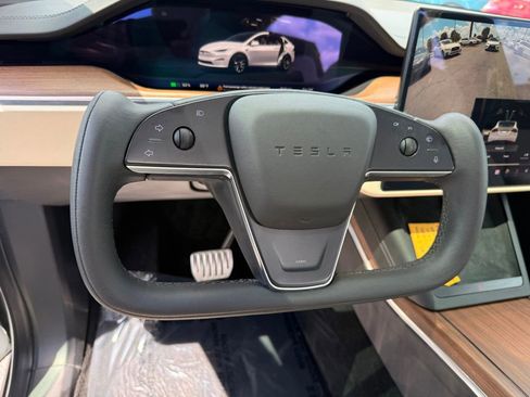 Used 2023 Tesla Model X AWD/4WD image 9