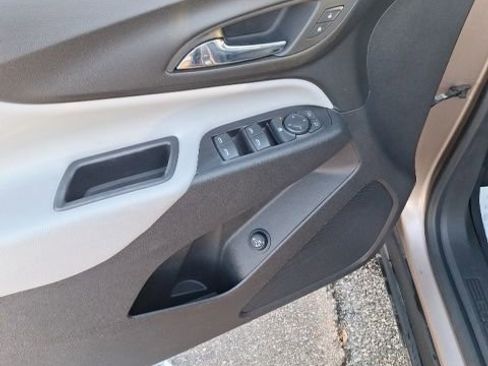 Used 2018 Chevrolet Equinox LT w/ Sun & Infotainment Package image 11