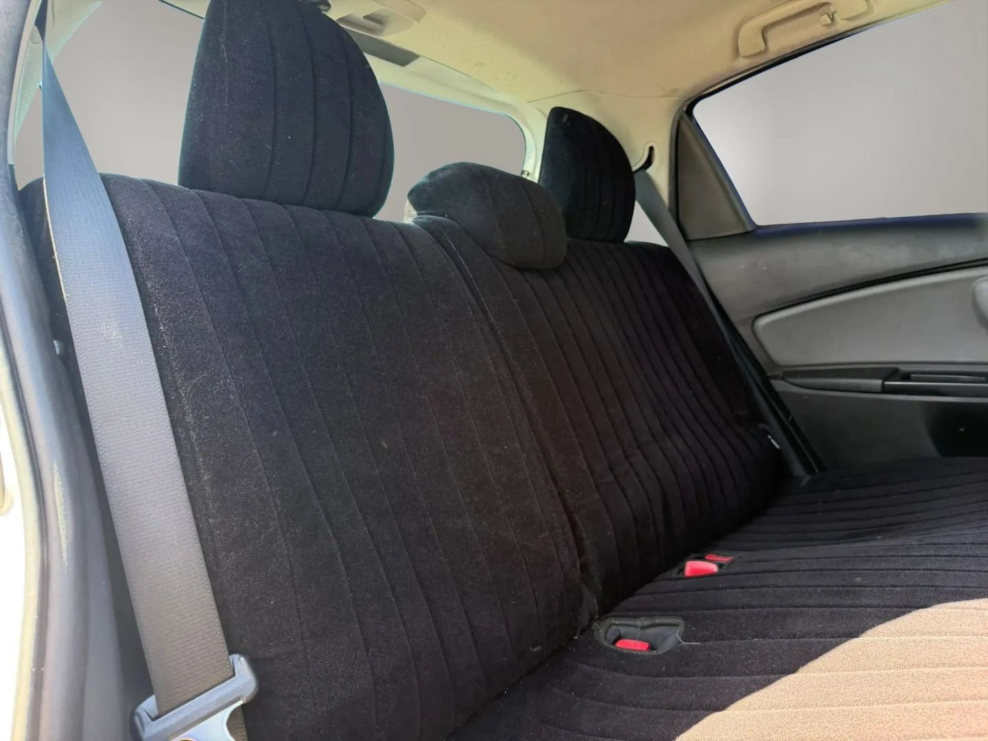 Used 2015 Toyota Yaris LE FWD image 18