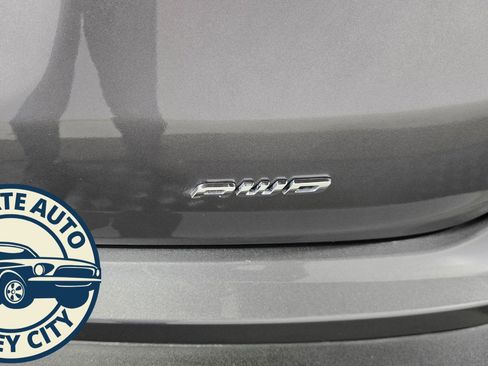 Used 2024 Ford Edge SEL image 25