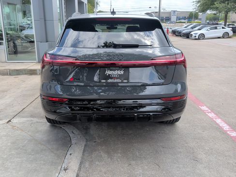 Used 2024 Audi Q8 e-tron Prestige w/ Prestige Package image 9