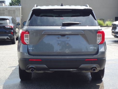 Used 2023 Ford Explorer XLT w/ Equipment Group 202A AWD/4WD image 4