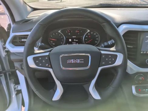 Certified 2023 GMC Acadia SLT w/ Preferred Package image 19