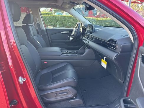 New 2025 Honda Pilot Touring image 19