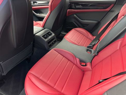 Certified 2025 Porsche Panamera image 12