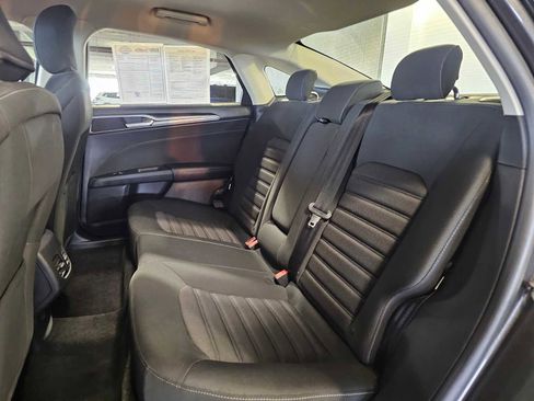 Used 2018 Ford Fusion SE w/ Fusion SE Technology Package FWD image 28