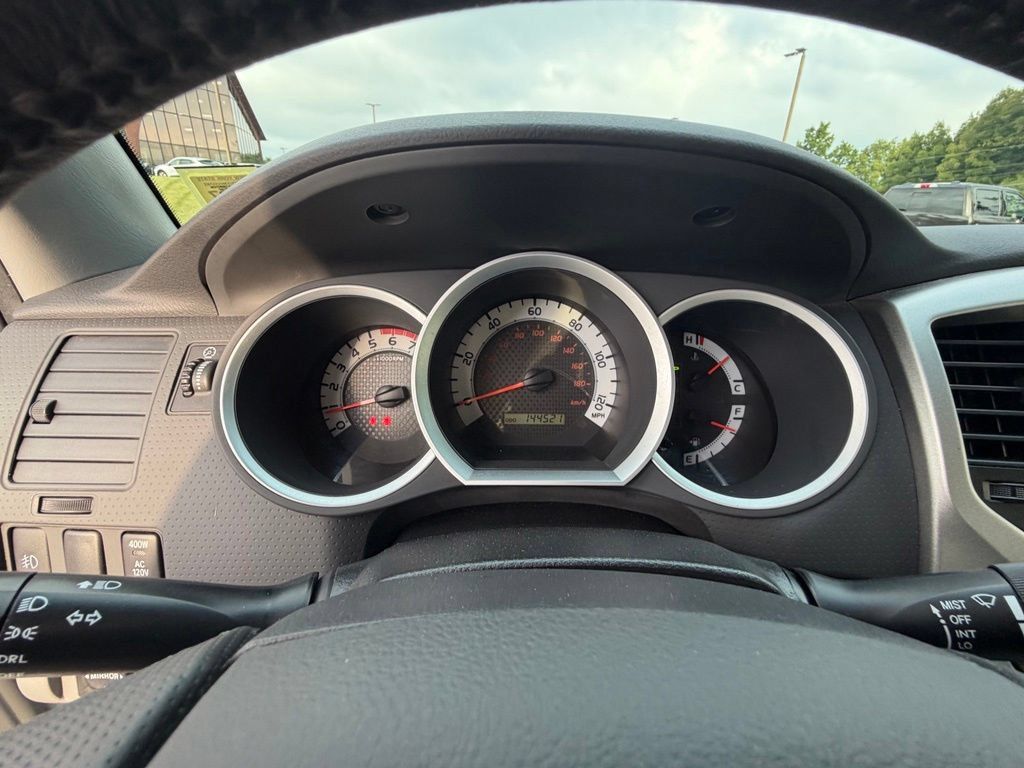Used 2015 Toyota Tacoma 4x4 Double Cab w/ TRD Sport Package image 28