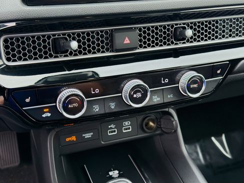 Used 2022 Honda Civic Touring image 15