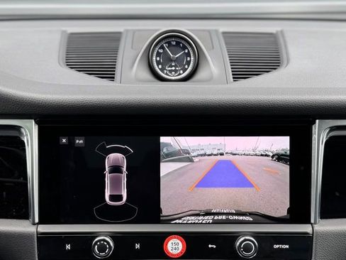 Certified 2025 Porsche Macan AWD/4WD image 29