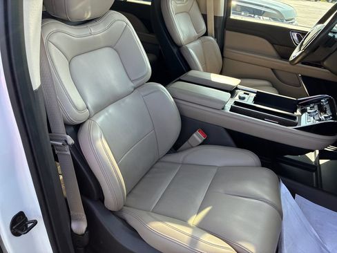 Used 2023 Lincoln Navigator 4WD image 19