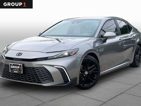 Used 2025 Toyota Camry SE w/ Convenience Package FWD image 1