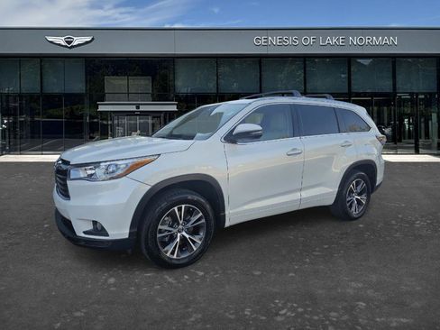 Used 2016 Toyota Highlander XLE image 1