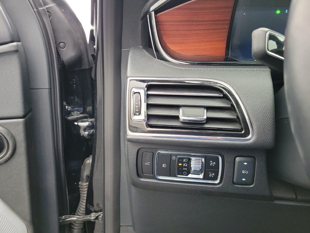 Certified 2023 Lincoln Navigator Reserve AWD/4WD image 23
