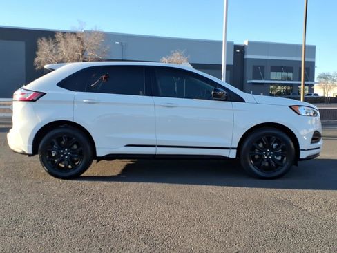 Certified 2024 Ford Edge SE w/ Black Appearance Package image 5