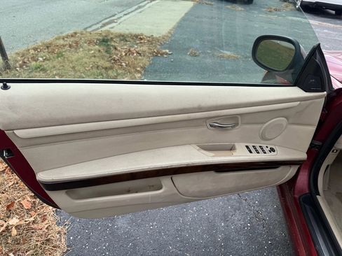 Used 2011 BMW 328i Convertible image 14