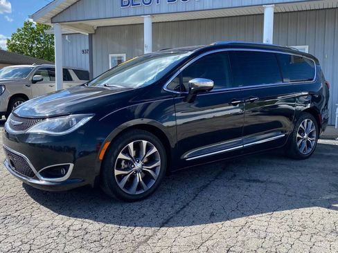 Used 2019 Chrysler Pacifica Limited w/ Tire & Wheel Group FWD image 41
