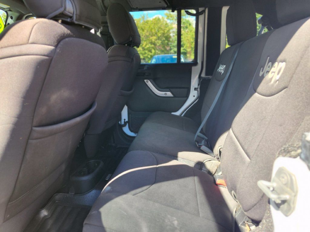 Used 2016 Jeep Wrangler Unlimited Rubicon w/ Connectivity Group AWD/4WD image 16